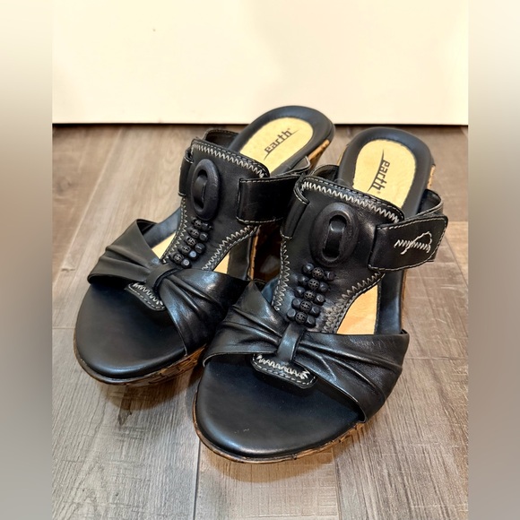 Earth Eden Wedge Sandal - Picture 1 of 3